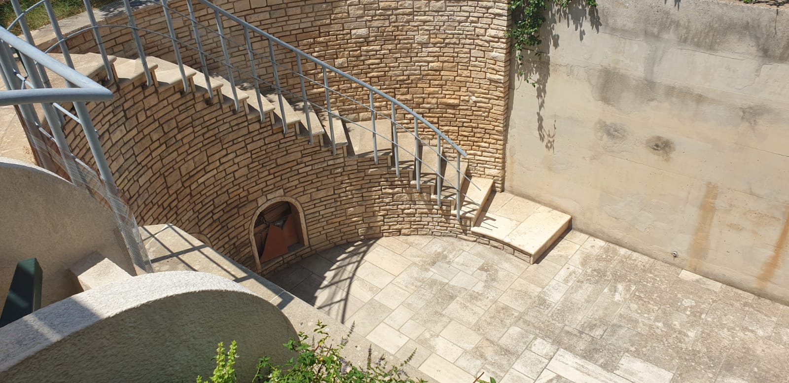 Featured image 3